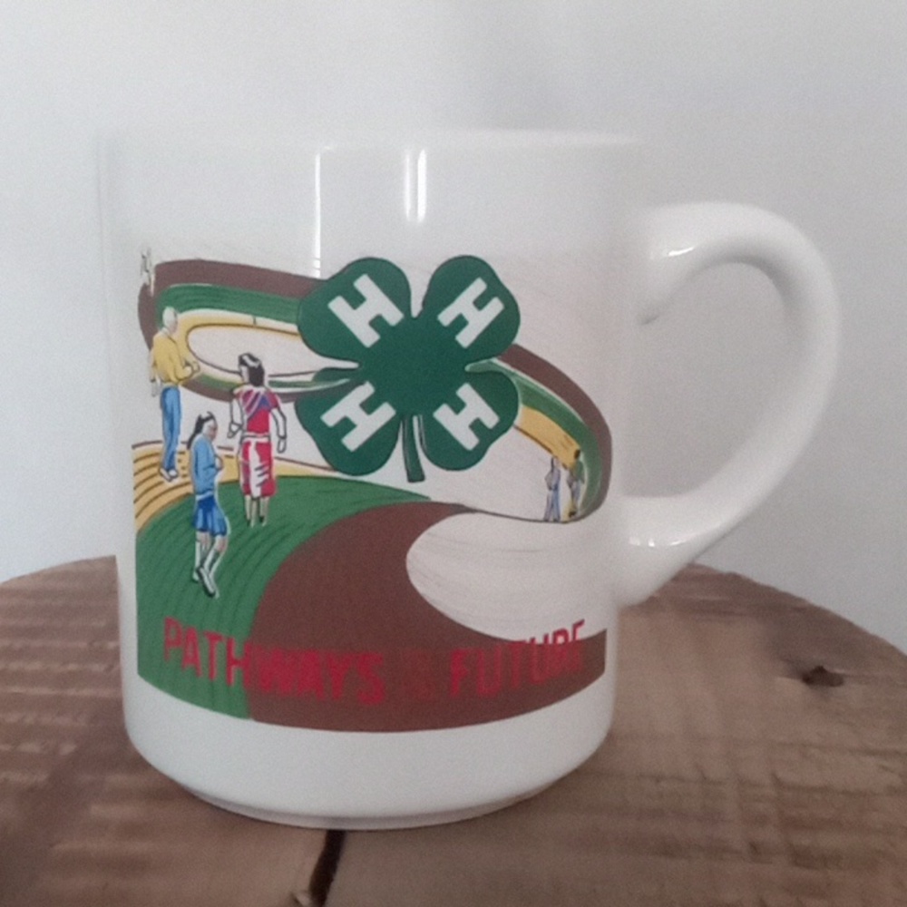 VTG 4-H graphic design mug